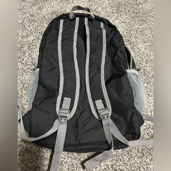 Backpack - Picture 6 of 8